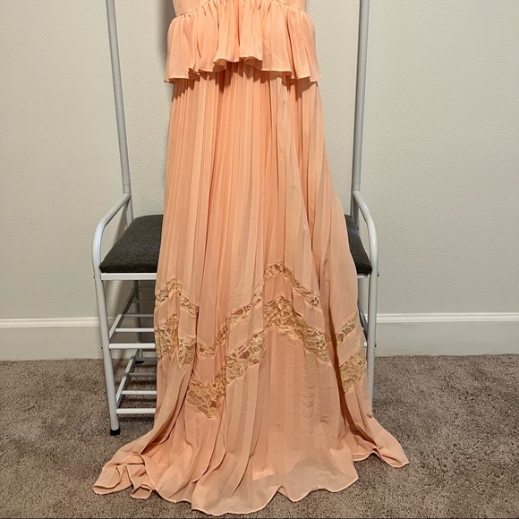 Elegant Flowing Formal - Picture 3 of 5